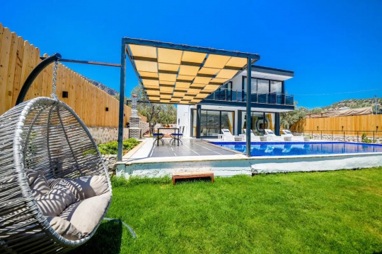 Villa Black Rose